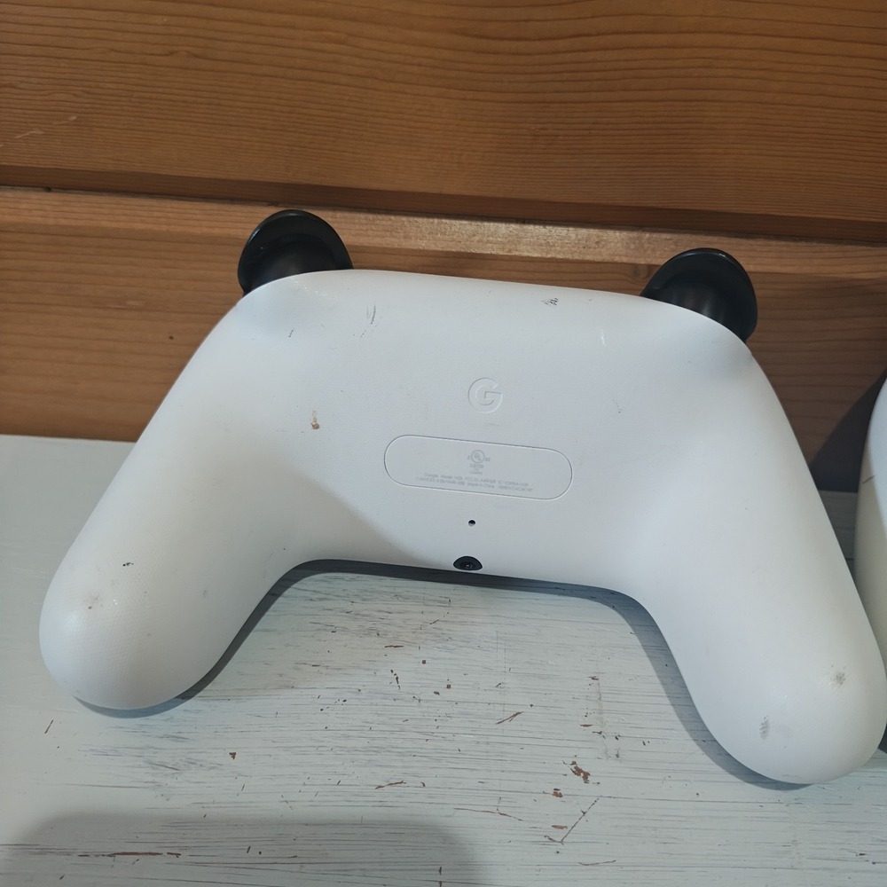 2x Google Stadia H2B White & Green Wired, Wireless Premiere Edition Controllers - Picture 4 of 6